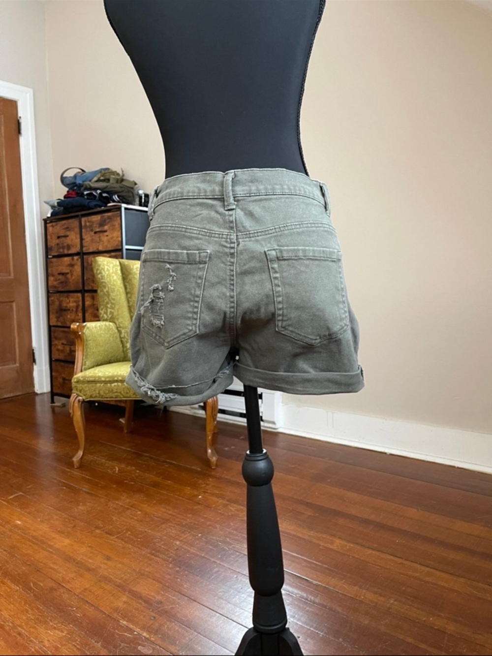 Gloria Vanderbilt Dark Green Shorts